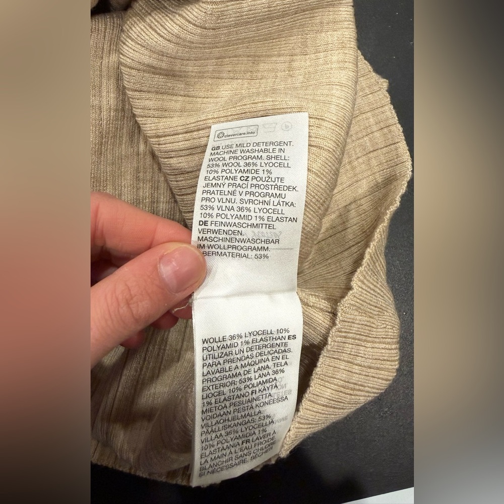 Tan long sleeve v neck top - Picture 4 of 5